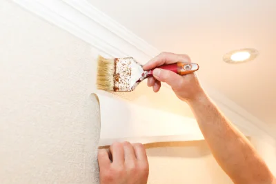 Pose de papier peint à Caussou — revêtements muraux et toiles de verre